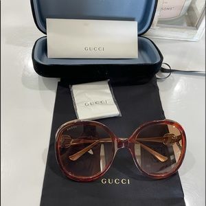Gucci Sunglasses 💯 authentic  (see serial number)